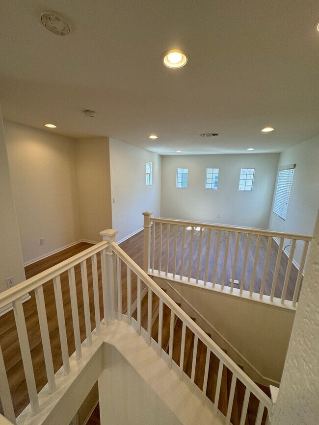 Building Photo - 4 Bedroom + Utility Room / 3.5 Bath Home F...