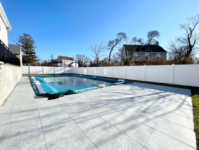 Building Photo - 7 Berger Ave