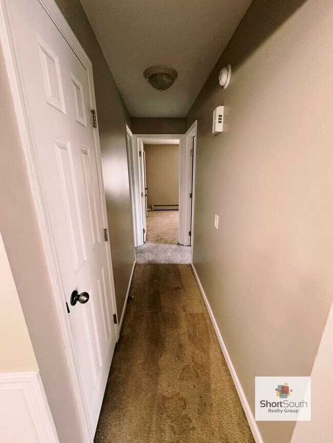 Building Photo - Updated 3 bed 1 bath Condo in Jenison