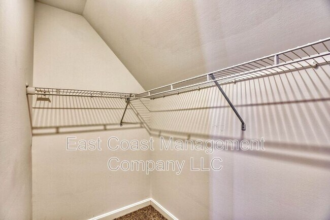 Building Photo - 2110 Taylor Ave