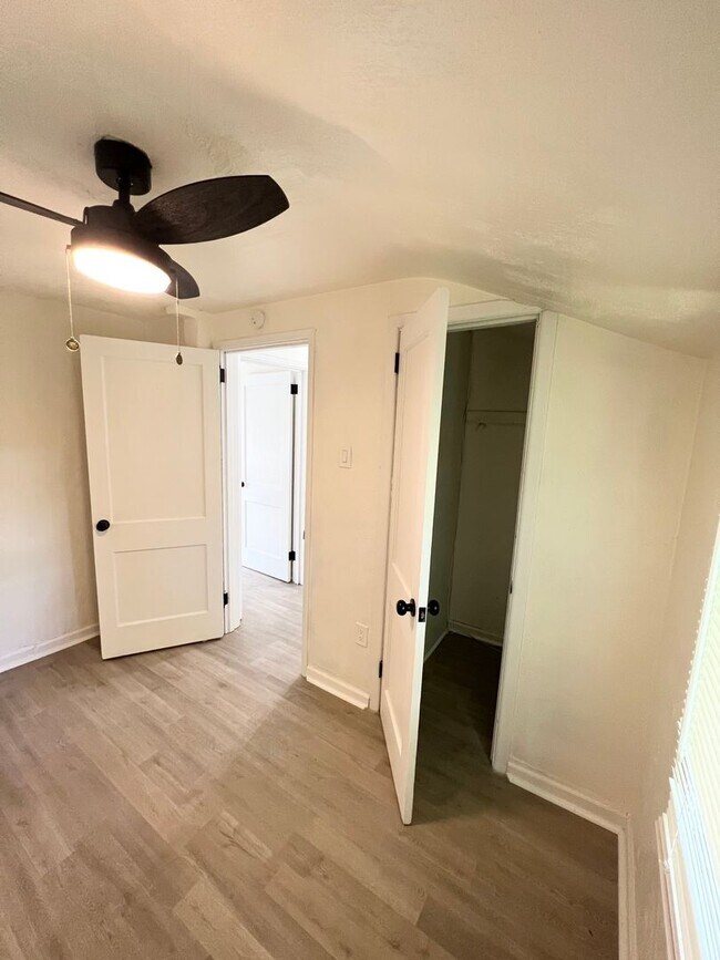 Building Photo - Updated 3 Bed, 1 Bath in Verona- Central Air and Huge Kitchen!!