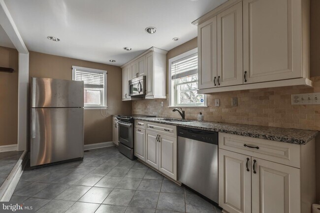 Building Photo - 23 Sunset Rd