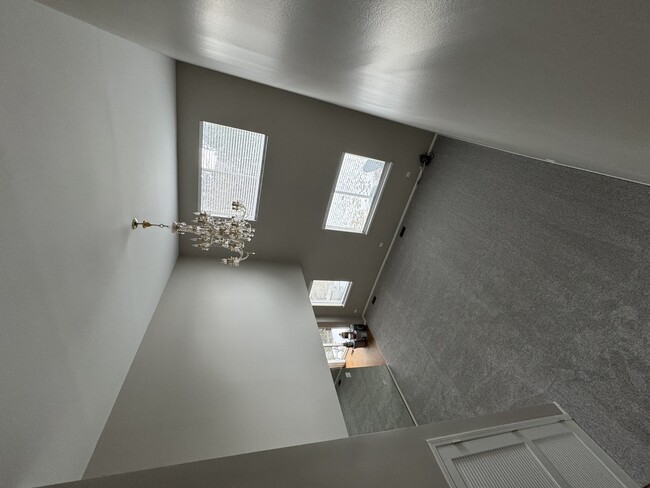 Building Photo - 689 E Whispering Oaks Ct