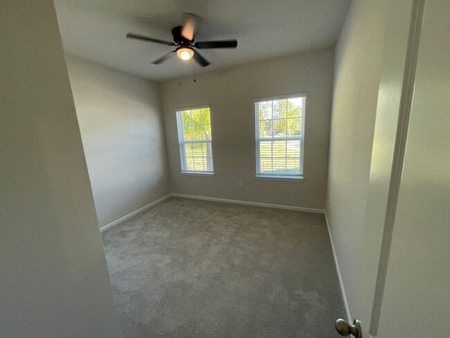 Building Photo - Beautiful 4 Bedroom 2 Bathroom home in Eagle Crest community