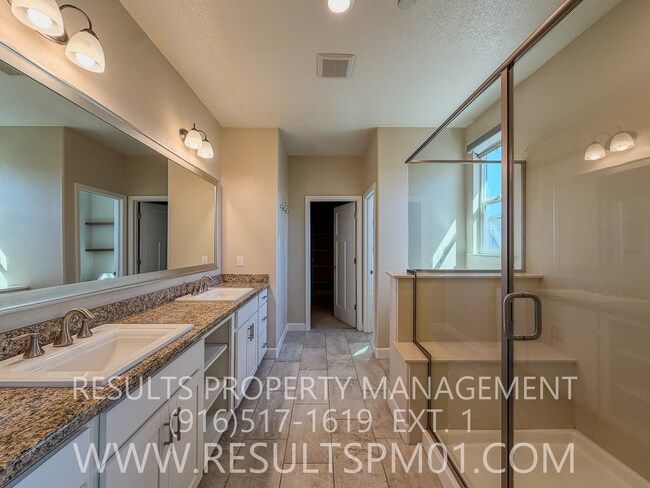 Building Photo - Must See! Lovely Former Model Smart Home 4 Bed 3 Bath