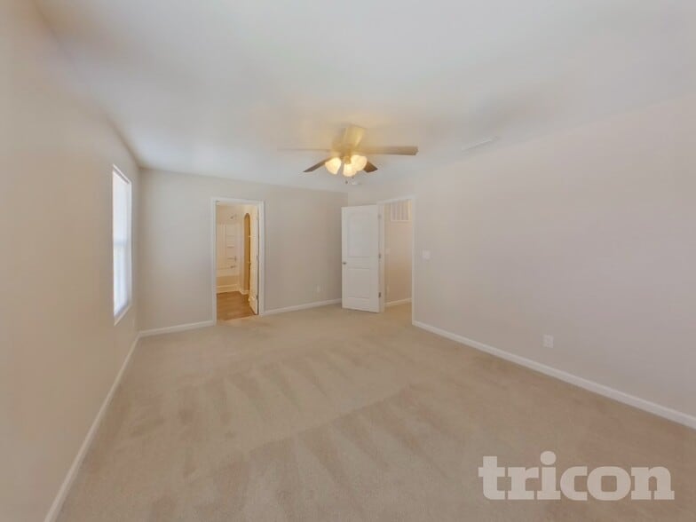 Building Photo - 809 Valley Creek Dr