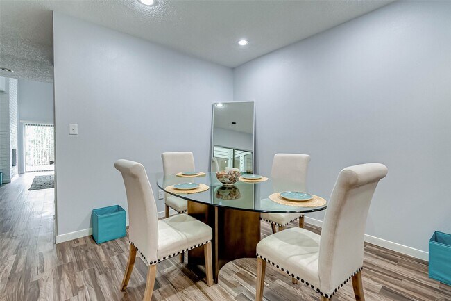 Building Photo - 395 Rancho Bauer Dr