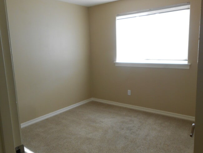 Building Photo - 2396 NE Desert Willow Ct