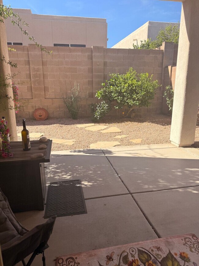 Building Photo - Beautiful 3 Bedroom 2 bath Tucson Home in Prime Eastside Location, Rancho Esperero – Available Now!