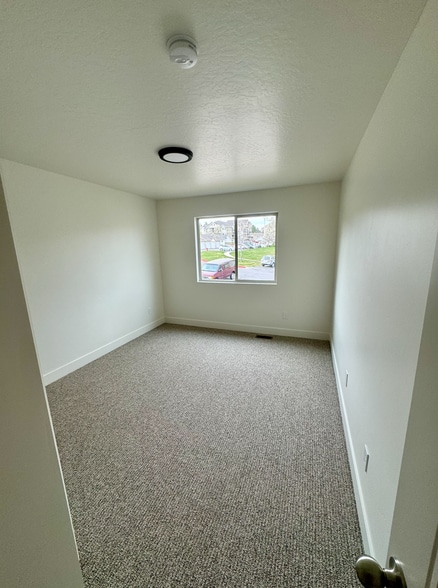 Building Photo - 172 W Autumn Ln