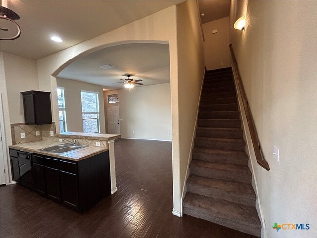 Building Photo - 665 Creekside Cir