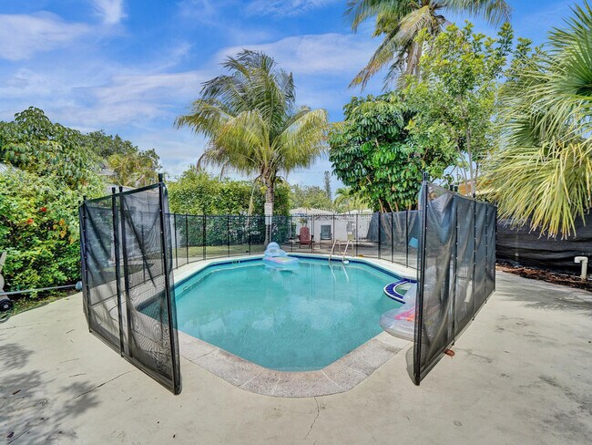 Building Photo - 2442 Garfield St