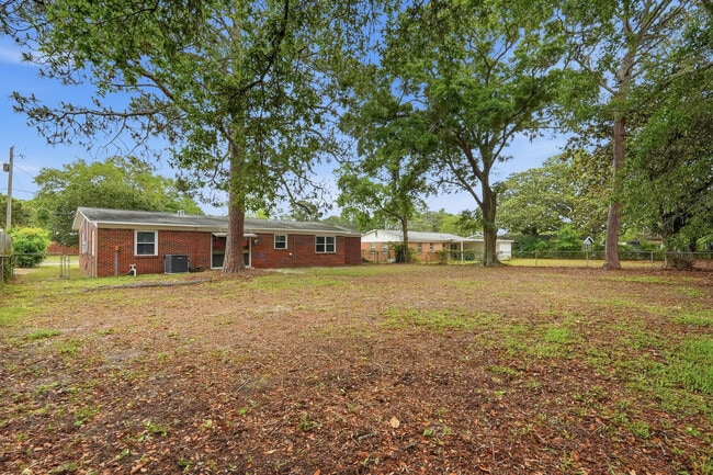 Building Photo - 358 Coral Dr SW