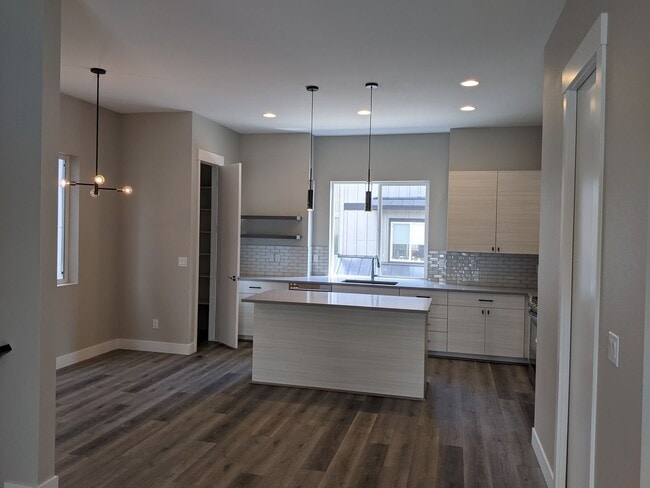 Building Photo - Modern 3-Bedroom Home in Prime Arvada Location