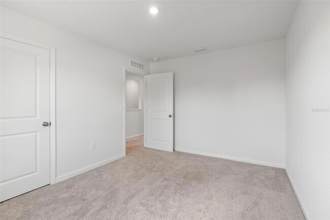 Building Photo - 612-612 Linnet Ct