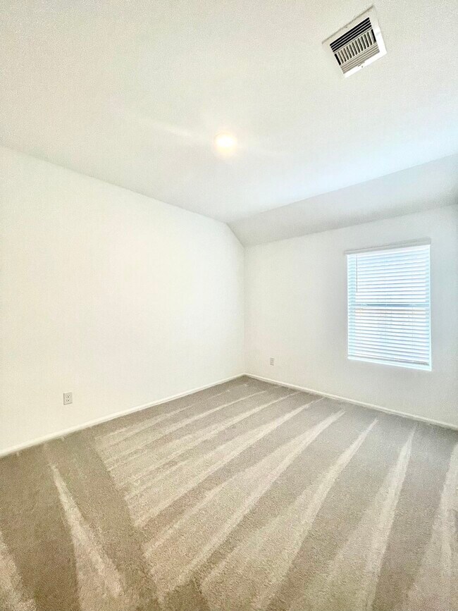 Building Photo - 2940 Tantara Dr