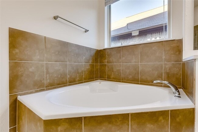 Building Photo - 1400 Little Elm Trail