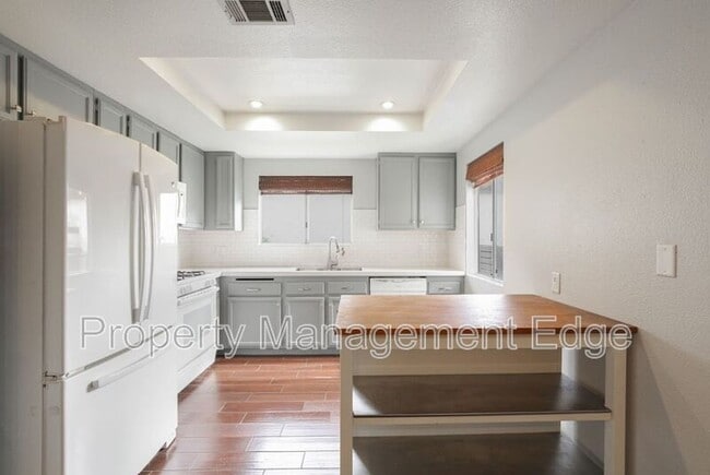 Building Photo - 254 Oleander Dr