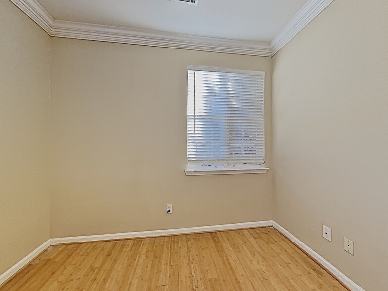 Building Photo - 348 Yellow Iris Rd