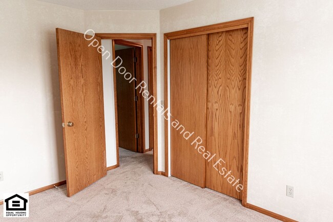 Building Photo - Great 3 bedroom home available!!