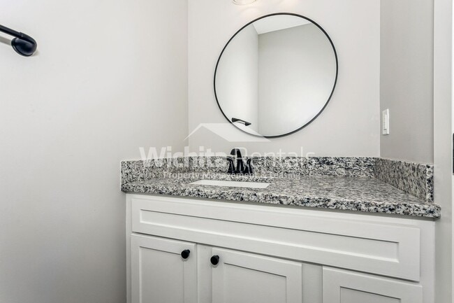 Building Photo - 1342-1342 S 143rd St E