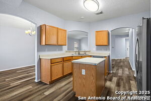 Building Photo - 411 Point Rise