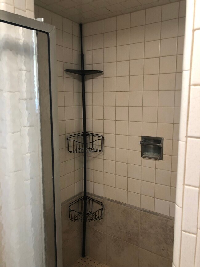 Building Photo - 716 W Georgia Ave