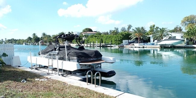 Building Photo - 1735 Calais Dr