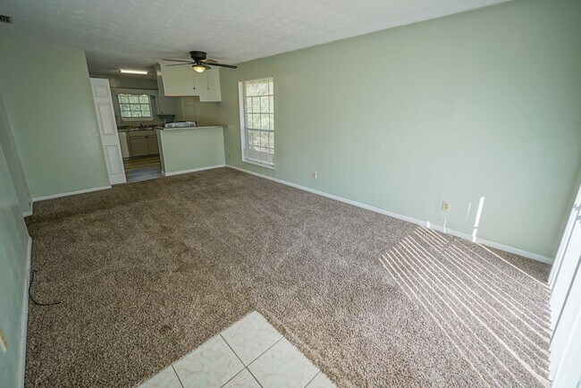 Building Photo - 2/2 Townhome off Hartsfield Rd. (with bonus room that can be used as 3rd bedroom)