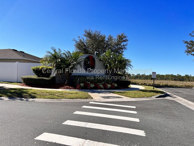 Building Photo - 5647 Sycamore Canyon Dr
