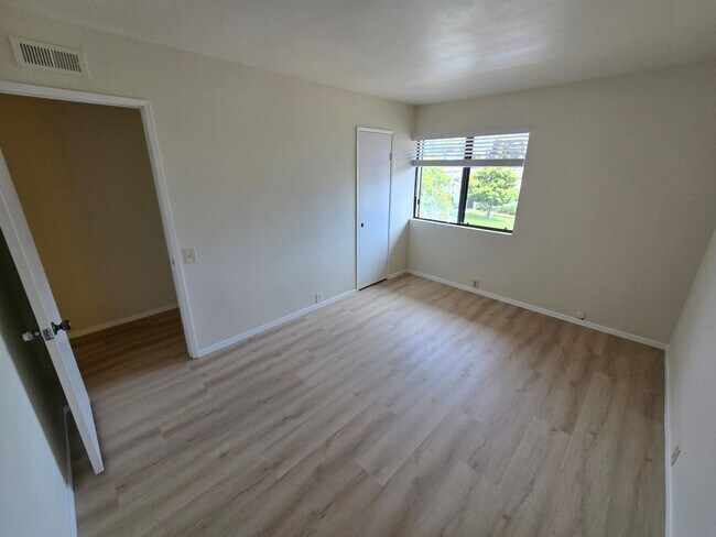 Building Photo - Spacious 4-Bedroom Townhome for Rent in De...