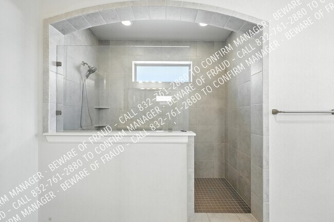 Building Photo - 5413 Harbour Rd