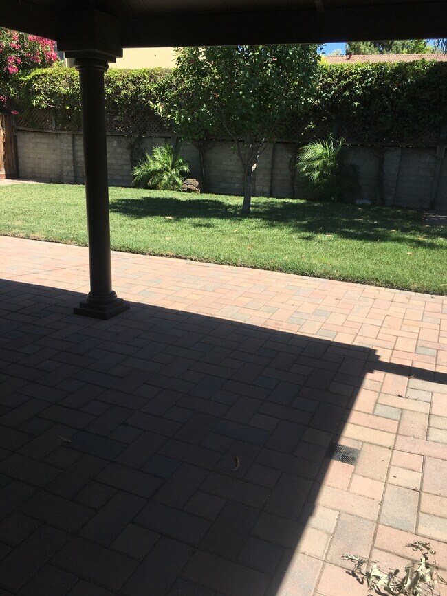 Building Photo - 2376 Forbes Ave