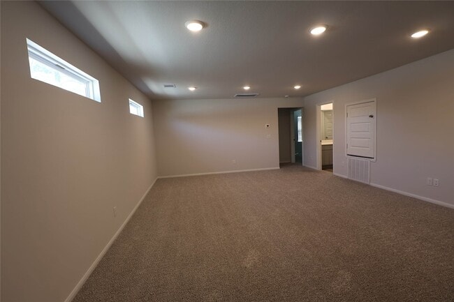 Building Photo - 67 Courageous Side Way