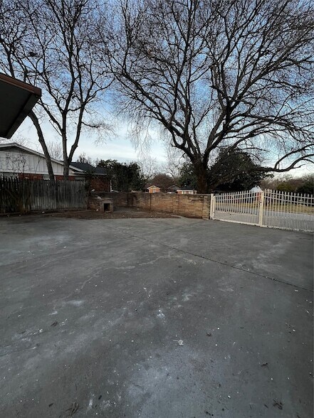 Building Photo - 8300 Doreen Ave