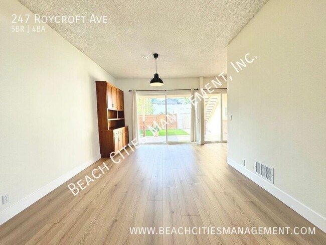 Building Photo - 247 Roycroft Ave