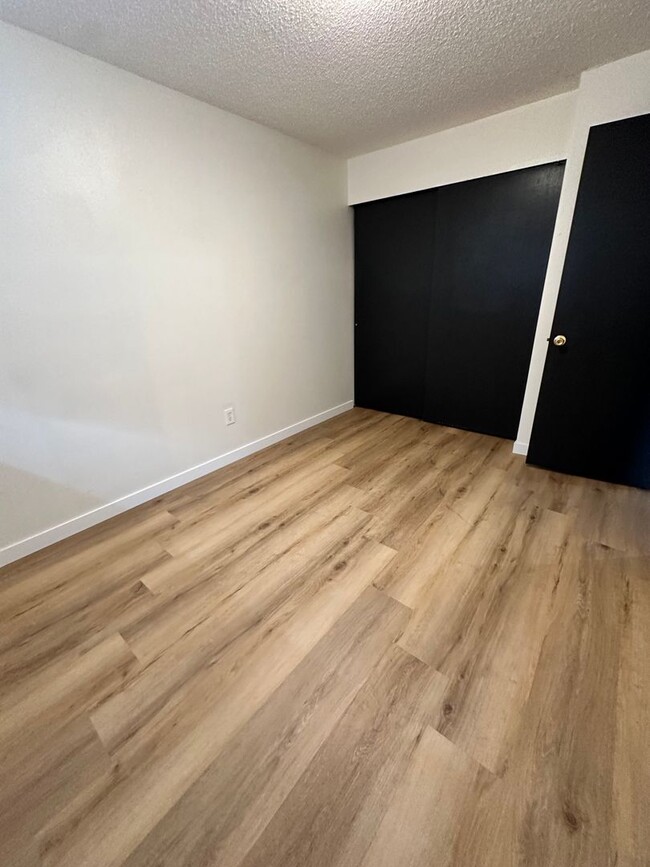 Building Photo - PET FRIENDLY spacious 2bdr