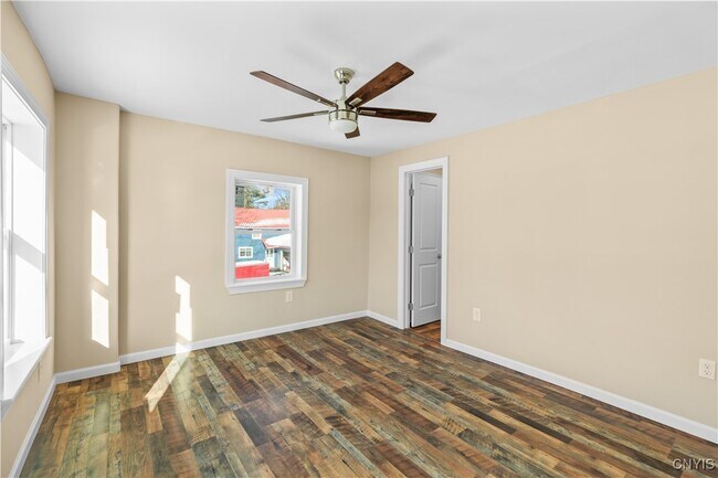 Building Photo - 9614 Maple Ave