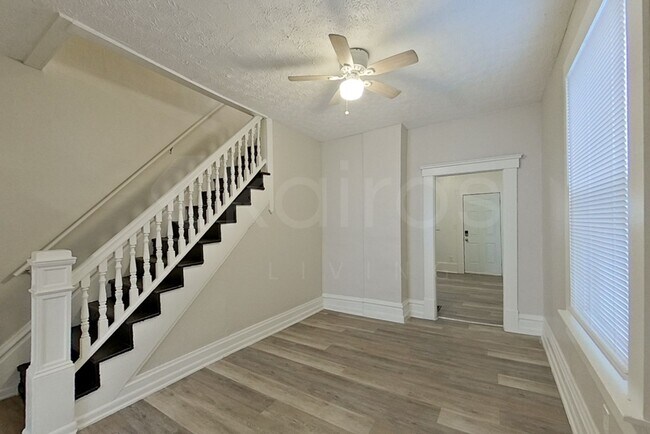 Building Photo - 964-966 Oakwood Ave