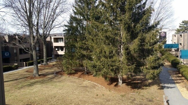 Building Photo - 58 Shrewsbury Green Dr