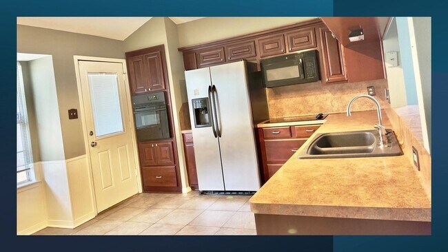 Building Photo - 439 Woodrail Dr