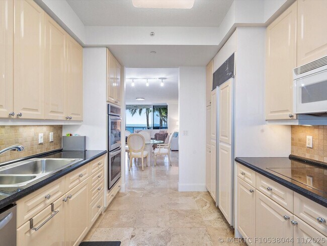 Building Photo - 3200 N Ocean Blvd