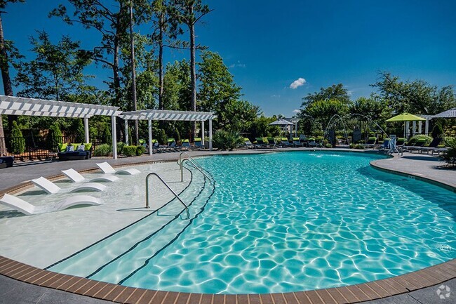 Sparkling Swimming Pool at Belle Meade Apartments in Wilmington, NC