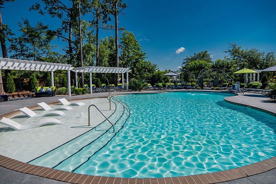 Sparkling Swimming Pool at Belle Meade Apartments in Wilmington, NC - Belle Meade