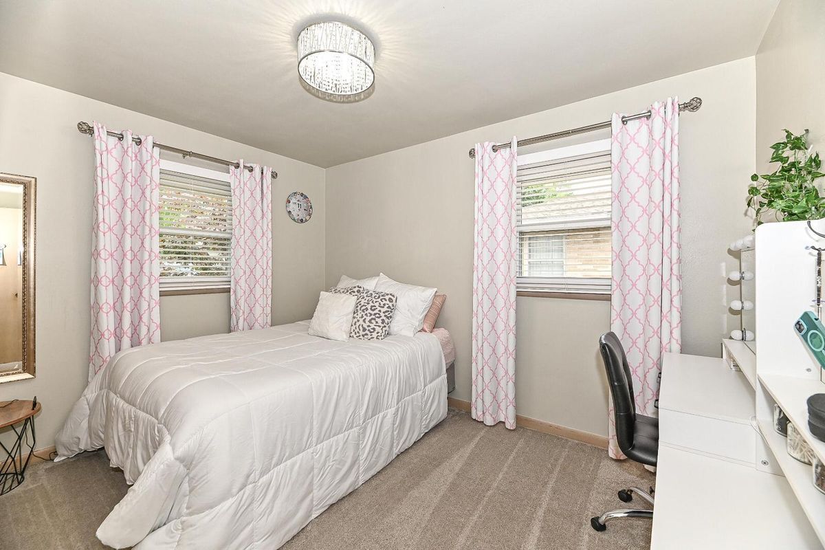 Building Photo - 1208 Montclair Dr