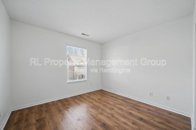 Building Photo - 646 Grove Cir