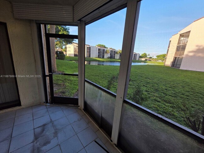 Building Photo - 3252 Foxcroft Rd