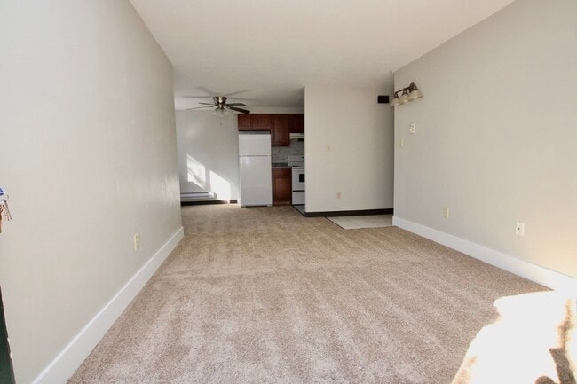 Interior Photo - OAK MANOR -- 052