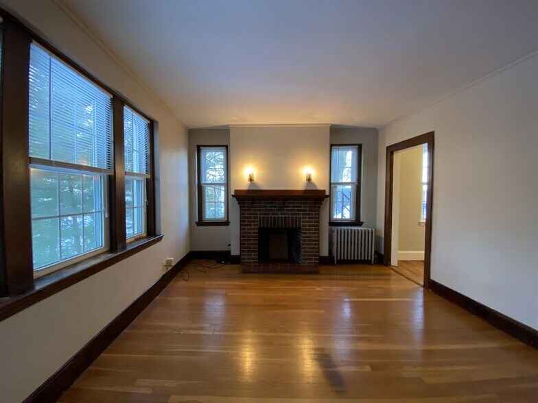 Building Photo - 115 College Ave