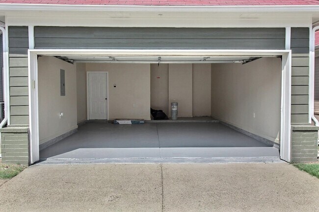 Building Photo - 1368 Island Town Dr